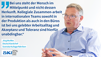 Porträtfoto mit Quote Jörg Wuttke