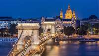 Donaubrücke Budapest bei Nacht