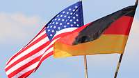 Deutsche und US-Flagge